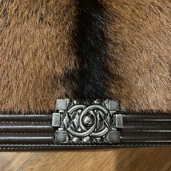 Hardly used Chanel Paris-Edinburgh Celtic Goat Fur Medium Boy Bag - Picture 11 of 17